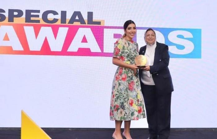 بالبلدي : نشرة
      بنكي
      |
      «المركزي»:
      التضخم
      الأساسي
      يسجل
      14.7%..
      أرباح
      بنك
      قناة
      السويس
      ترتفع
      17.7%..
      وقطاع
      البنوك
      يواصل
      نشاطه
      بالبورصة