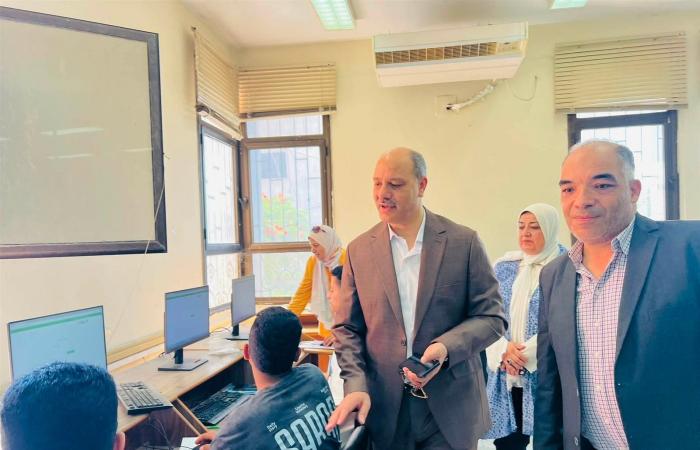 بالبلدي : وكيل
      التعليم
      بالإسكندرية
      يتابع
      أداء
      3500
      طالب
      لاختبارات
      القبول
      بمدارس
      التكنولوجيا
      التطبيقية
