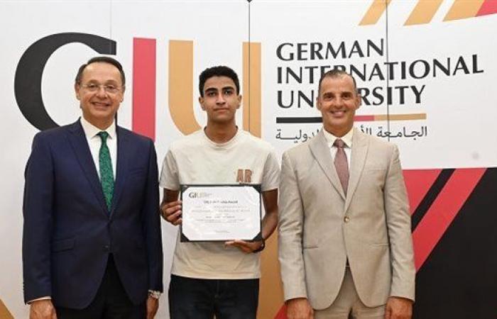 بالبلدي: الجامعة
      الألمانية
      الدولية
      تكرّم
      أوائل
      الثانوية
      بمنح
      كاملة
