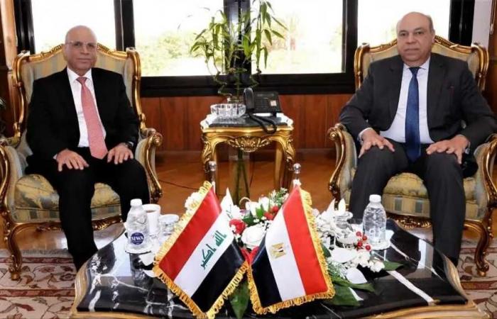 وزير
      الطيران
      المدني
      يلتقي
      سفير
      العراق
      بالقاهرة
      لبحث
      آفاق
      التعاون
      وتبادل
      الخبرات