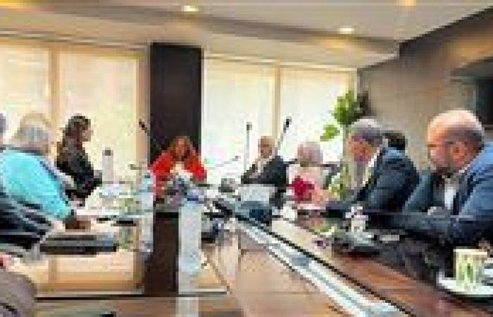 بالبلدي: وزيرة
      الإسكان
      توجه
      بتعزيز
      التعاون
      مع
      البنك
      الدولي
      لتطوير
      سياسات
      الإسكان
      في
      مصر