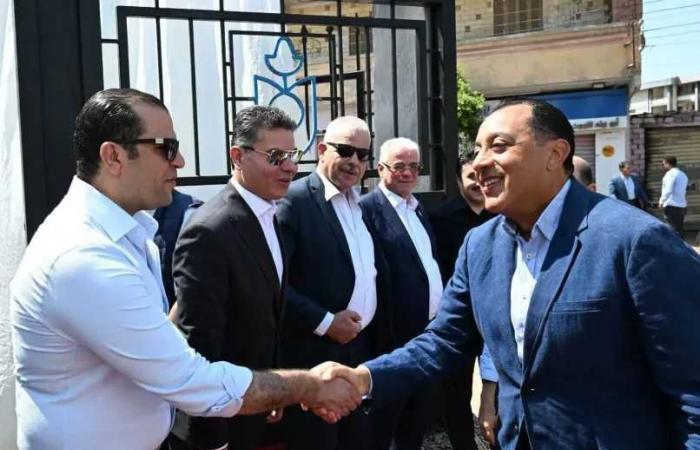 رئيس
      الوزراء
      يفتتح
      ويتفقد
      عددا
      من
      المشروعات
      الخدمية
      والتنموية
      بمحافظة
      الغربية