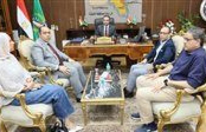 بالبلدي: تفاصيل
      لقاء
      محافظ
      المنوفية
      بمساعد
      وزير
      الصحة
      لشئون
      الطب
      العلاجي