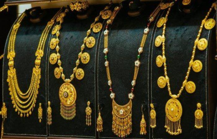 بالبلدي: يتراجع
      15
      جنيها..
      أسعار
      الذهب
      اليوم
      في
      مصر..
      وعيار
      21
      يسجل
      6285
      جنيهًا