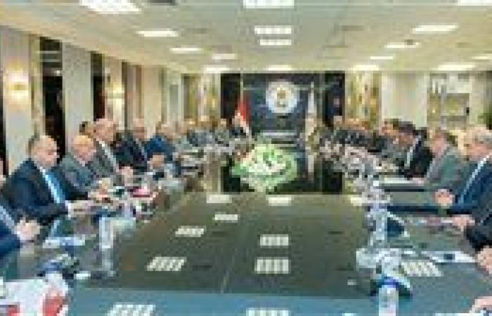 بالبلدي: الإنتاج
      الحربي
      والتموين
      وجهاز
      مستقبل
      مصر
      يبحثون
      دعم
      الأمن
      الغذائي
      وتعميق
      التصنيع
      المحلي