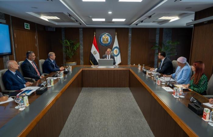 بالبلدي : وزير
      البترول
      يتابع
      استعدادات
      MOC
      2026
      بالإسكندرية..
      338
      ورقة
      علمية
      من
      27
      دولة
      و10
      آلاف
      مشارك