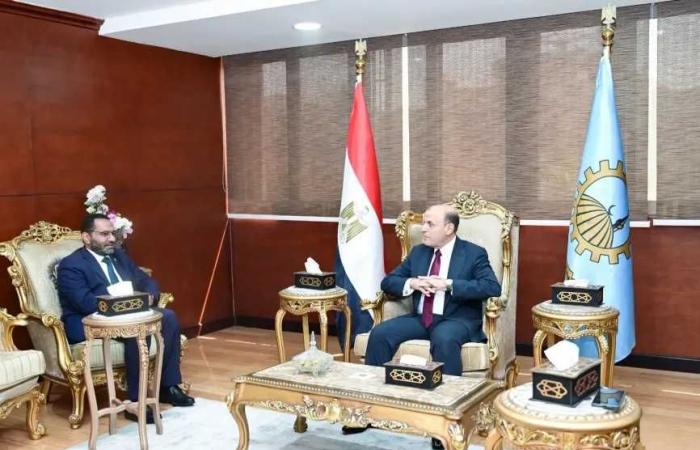 محافظ
      الغربية
      يستقبل
      مساعد
      وزير
      الصحة
      لبحث
      جهود
      الارتقاء
      بمستوى
      الخدمات
      الطبية
      المقدمة
      للمواطنين