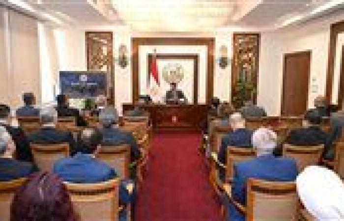 بالبلدي: وزير
      الصناعة
      يستعرض
      أمام
      رؤساء
      البعثات
      الدبلوماسية
      خطة
      جذب
      الاستثمارات
      وزيادة
      الصادرات