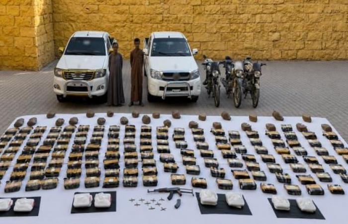 بالبلدي: مصرع
      4
      عناصر
      جنائية
      في
      تبادل
      إطلاق
      النيران
      مع
      الشرطة
      وضبط
      نصف
      طن
      مخدرات