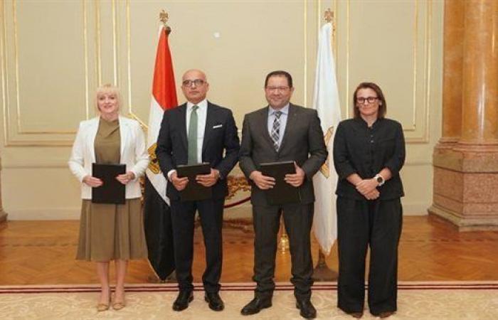 بالبلدي: جامعة
      إكستر
      البريطانية
      تقترب
      من
      مصر
      عبر
      حرم
      دولي
      مع
      جامعة
      عين
      شمس