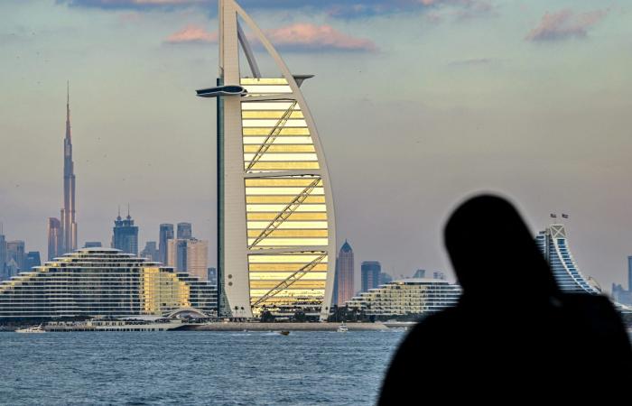 بالبلدي: من المطاعم إلى مراكز التسوق.. كيف تنظّم الإمارات استخدام الموسيقى؟