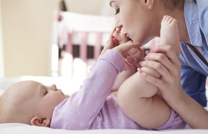 بالبلدي : قبلة الموت: كيف يهدد تقبيل الرضع والأطفال حياتهم