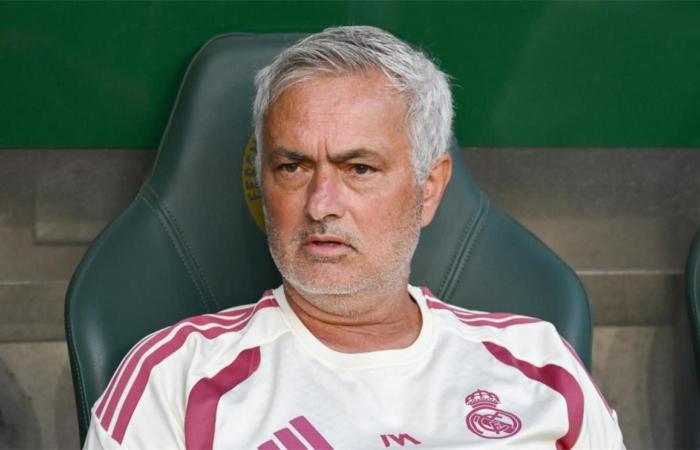 بالبلدي : بعد
      ثلاثية
      ريال
      مدريد
      أمام
      شالكه..
      مورينيو
      ينذر
      إسبانيول
      قبل
      انطلاق
      الدوري
      الإسباني