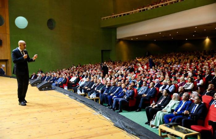 بالبلدي : الطالب
      يتحمل
      ثمن
      ما
      أتلفه..
      قرارات
      من
      وزير
      التعليم
      لتحقيق
      الانضباط
      بالمدارس
      2027