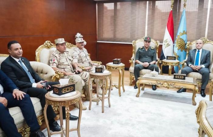 بالبلدي: تفاصيل
      لقاء
      محافظ
      الغربية
      وقائد
      المنطقة
      الشمالية
      العسكرية..
      صور