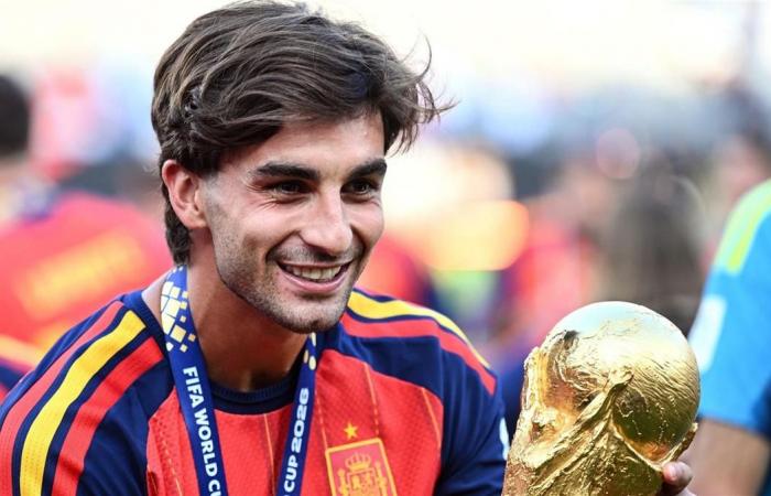 بالبلدي : برشلونة
      يوجه
      أنظاره
      إلى
      الدوري
      الإنجليزي
      لتعويض
      رحيل
      فيران
      توريس
