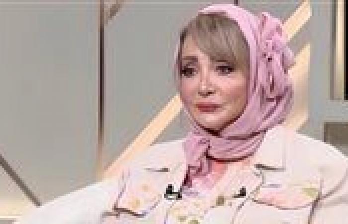 بالبلدي: شهيرة:
      أنا
      محتشمة
      ولست
      محجبة..
      والإيشارب
      ليس
      هو
      الدين