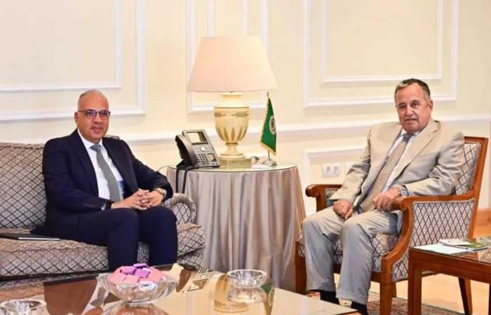 د.سويلم
      يلتقي
      الأمين
      العام
      لجامعة
      الدول
      العربية
      ويبحث
      تعزيز
      العمل
      العربي
      المشترك
      لتحقيق
      الأمن
      المائي