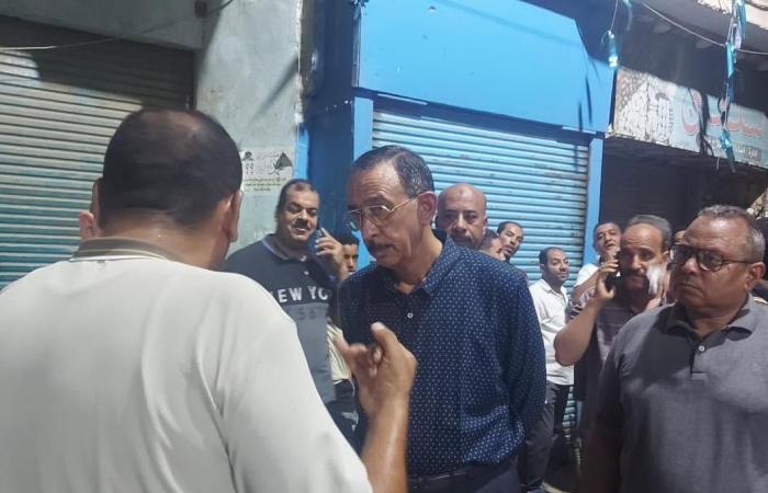 بالبلدي: مصرع
      طالب
      في
      انهيار
      لمنزل
      بسوهاج..
      والمحافظ
      ومدير
      الأمن
      في
      موقع
      الحادث
