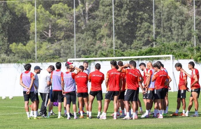 بالبلدي : مران
      الأهلي
      |
      تدريبات
      تكتيكية
      وعموتة
      يركز
      على
      التمرير
      استعدادًا
      لبرشلونة