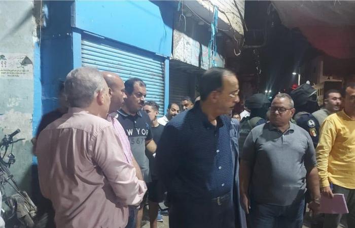 بالبلدي: مصرع
      طالب
      في
      انهيار
      لمنزل
      بسوهاج..
      والمحافظ
      ومدير
      الأمن
      في
      موقع
      الحادث