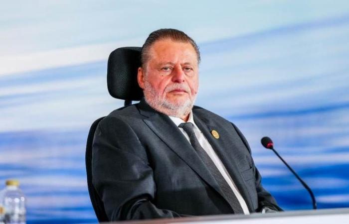 بالبلدي : نشرة
      بنكي|
      السيسي
      يجدد
      الثقة
      في
      حسن
      عبدالله..
      وصافي
      دخل
      الأتعاب
      والعمولات
      بالبنوك
      المدرجة
      يرتفع
      إلى
      16.21
      مليار
      جنيه
