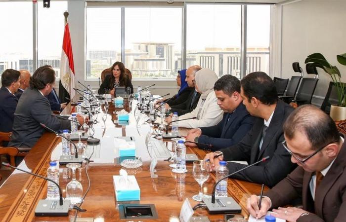 بالبلدي : العاصمة
      الجديدة
      تستعد
      لتشغيل
      حي
      المال
      والأعمال..
      راندة
      المنشاوي
      تبحث
      إدارة
      المنطقة
      مع
      مركز
      القاهرة
      المالي
      العالمي