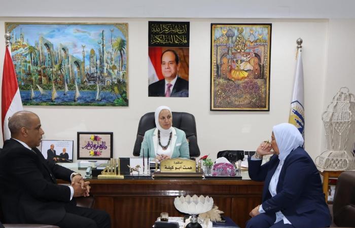 بالبلدي : «مستحقات
      العاملين
      أولًا»..
      تكليف
      عاجل
      من
      وكيل
      تعليم
      القاهرة
      لقيادات
      الإدارة
      المالية