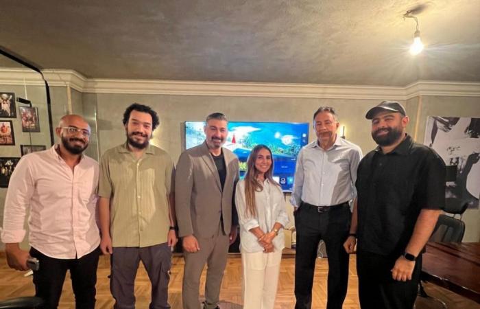 بالبلدي: ياسر
      جلال
      عن
      مسلسله
      مع
      مها
      سليم:
      "أول
      منتج
      يدفع
      مقابل
      حق
      الأداء
      العلني"