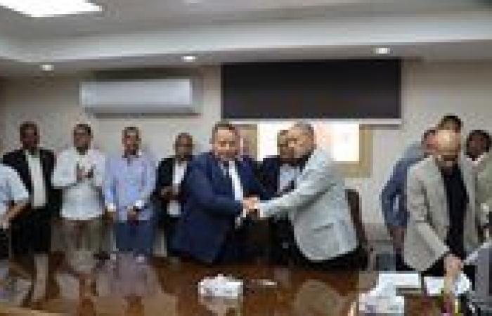 بالبلدي: نقيب
      المهندسين
      يبحث
      مع
      رئيس
      جهاز
      مدينة
      أسوان
      الجديدة
      توفير
      أراضٍ
      ومشروعات
      سكنية
      للمهندسين