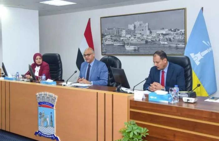 محافظ
      الإسكندرية
      يترأس
      جلسة
      المجلس
      التنفيذي
      للمحافظة
      ويؤكد:
      شكاوى
      المواطنين
      على
      رأس
      الأولويات