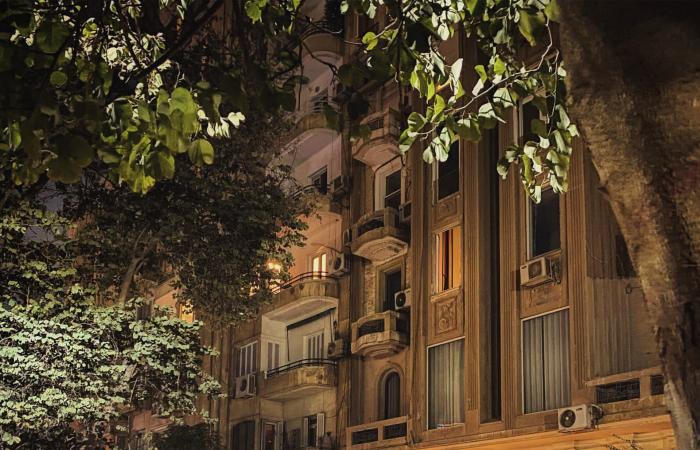 بالبلدي: خلف نوافذ القاهرة وشوارعها.. مصوّر مصري يوثّق مدينة تتغيّر ملامحها