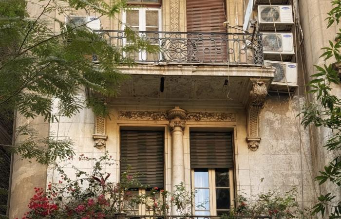 بالبلدي: خلف نوافذ القاهرة وشوارعها.. مصوّر مصري يوثّق مدينة تتغيّر ملامحها