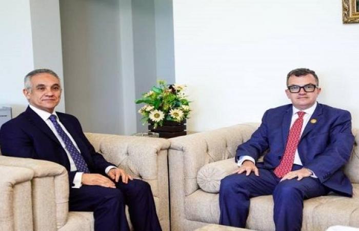 بالبلدي : وزيرا
      العدل
      والتخطيط
      يبحثان
      ضخ
      استثمارات
      لتسريع
      التحول
      الرقمي
      وتطوير
      الخدمات
      الحكومية
      للمواطنين