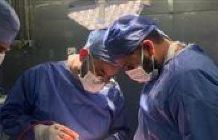 بالبلدي: تدخل
      جراحي
      عاجل
      ينقذ
      طفلا
      مصابا
      بكسر
      منخسف
      ونزيف
      بالمخ
      بدمياط