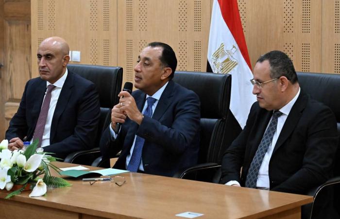 بالبلدي : رئيس
      الوزراء
      يلتقى
      أوائل
      طلبة
      شهادة
      الثانوية
      العامة