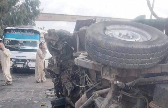 بالبلدي : بالأسماء..
      مصرع
      وإصابة
      19
      في
      حادث
      انقلاب
      سيارة
      عمالة
      بالمنوفية