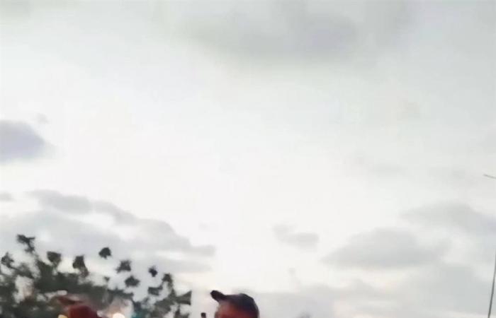 بالبلدي : بالأسماء..
      مصرع
      وإصابة
      19
      في
      حادث
      انقلاب
      سيارة
      عمالة
      بالمنوفية