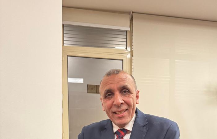 بالبلدي : خبير
      اقتصادي
      يوضح
      لماذا
      فضل
      البنك
      المركزي
      الاحتفاظ
      بسعر
      الفائدة
      كما
      هي
      ؟