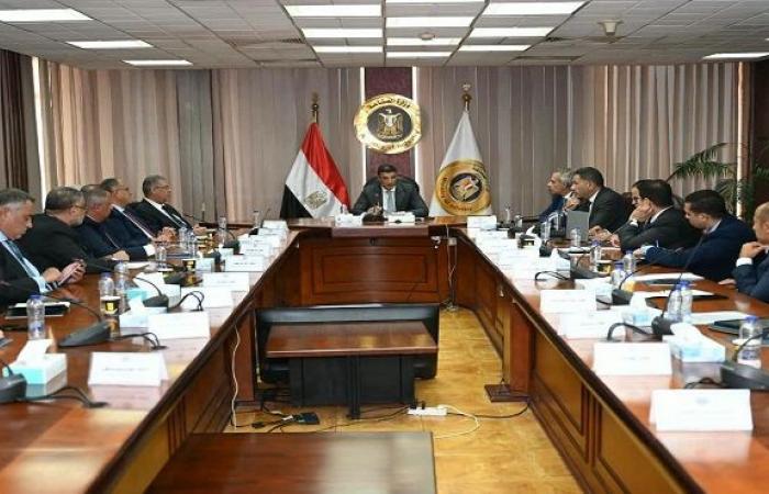 بالبلدي : «الصناعة»
      تفتح
      الطريق
      أمام
      مكونات
      السيارات
      المصرية..
      خطة
      لزيادة
      التصنيع
      المحلي
      واقتحام
      الأسواق
      العالمية