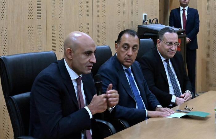 بالبلدي : رئيس
      الوزراء
      يلتقى
      أوائل
      طلبة
      شهادة
      الثانوية
      العامة