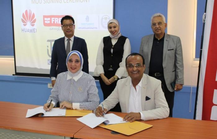 بالبلدي : هواوي
      تطلق
      أول
      أكاديمية
      لتكنولوجيا
      المعلومات
      والاتصالات
      داخل
      مدرسة
      للتكنولوجيا
      التطبيقية
      في
      مصر