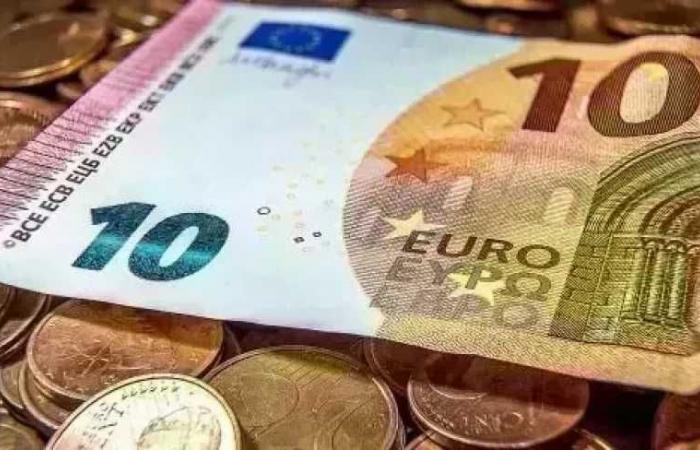 سعر
      اليورو
      اليوم
      الجمعة
      21
      أغسطس
      2026
      في
      البنوك..
      تحديث
      لحظي