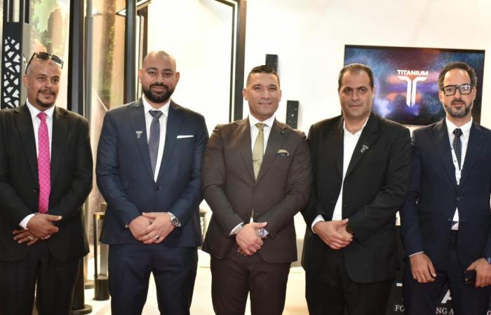 بالبلدي : لليوم
      الثانى
      على
      التوالي…مشاركة
      متميزة
      لمصنع
      ”
      تيتانيوم
      ”
      التابع
      لمجموعة
      السلمانية
      بمعرض
      Middle
      East
      Lighting
      Expo
      بمركز
      مصر
      للمعارض