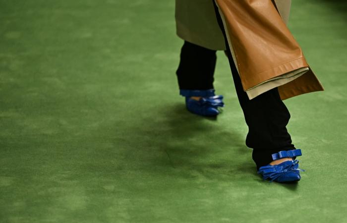 بالبلدي: الأنوثة لا تحتاج إلى كعب عالٍ.. قواعد جديدة للأحذية في 2026