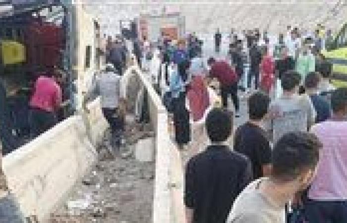بالبلدي : مصرع
      طفلة
      وإصابة
      16
      شخصا
      في
      انقلاب
      ميكروباص
      بالصحراوي
      الشرقي
      بالمنيا
