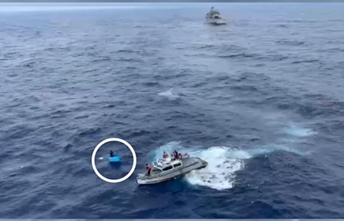 belbalady لحظة إنقاذ صيادين جرفتهما المياه لمدة 5 أيام داخل صندوق تبريد دون طعام ولا ماء