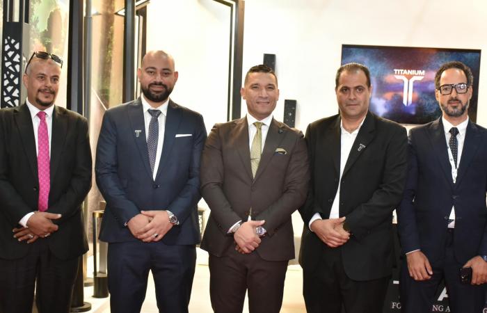 بالبلدي : مشاركة
      متميزة
      لمصنع
      ”
      تيتانيوم
      ”
      التابع
      لمجموعة
      السلمانية
      بمعرض
      Middle
      East
      Lighting
      Expo
      بمركز
      مصر
      للمعارض