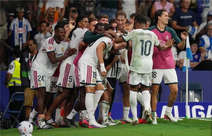 بالبلدي : فيديو
      |
      إسبي
      ينقذ
      مورينيو
      ويقود
      ريال
      مدريد
      لفوز
      قاتل
      على
      إسبانيول
      في
      الدوري
      الإسباني