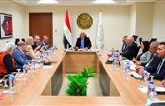 بالبلدي : قبل
      بدء
      الدراسة..
      وزير
      التعليم
      يتابع
      صيانة
      المدارس:
      تجديد
      نصف
      مليون
      مقعد